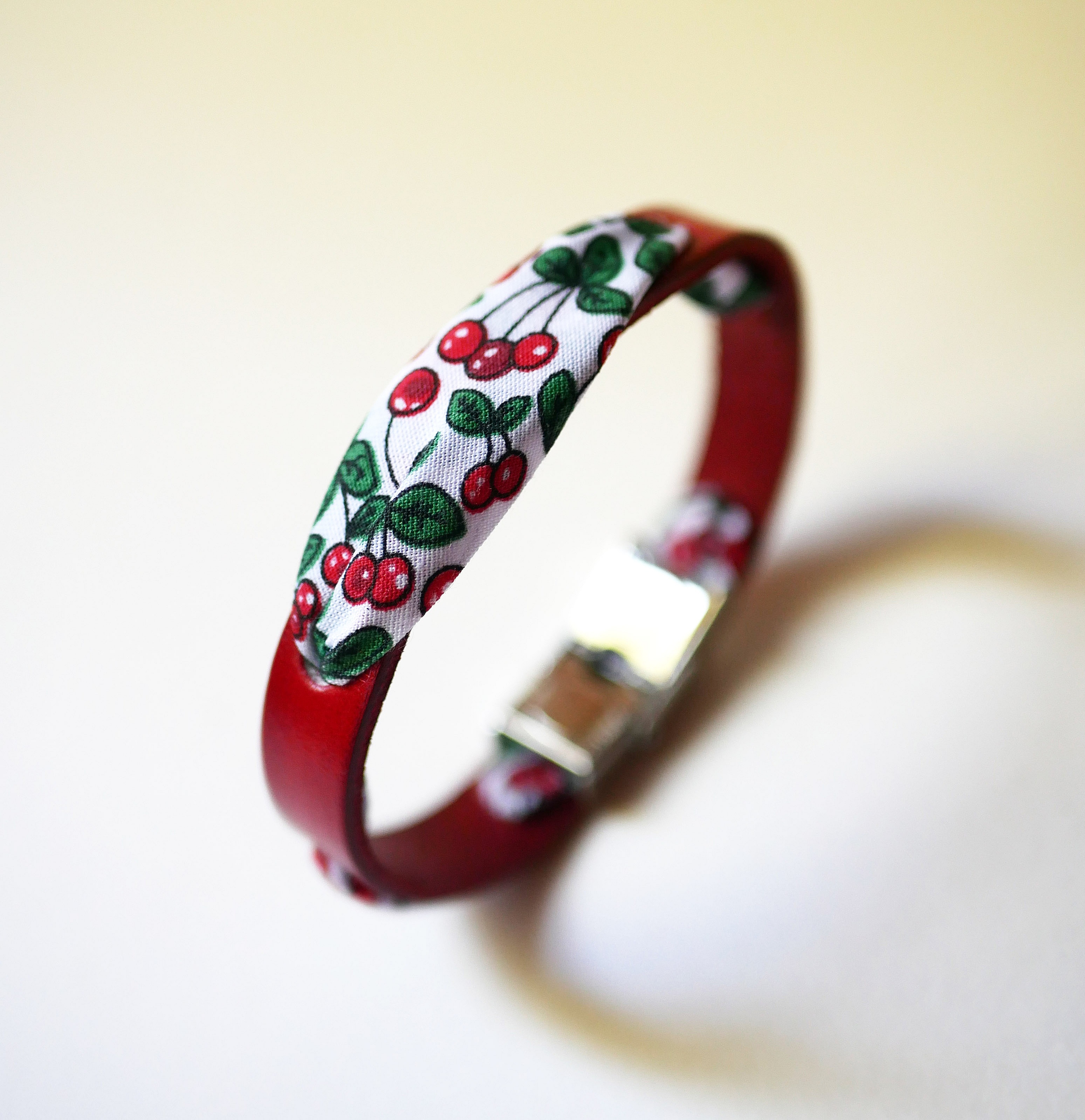 Flor&acirc;me bracelet with cherry fruit ribbon on red leather