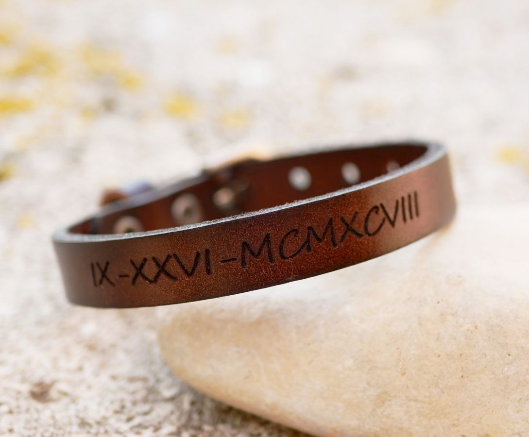 Men's bracelet engraved leather dark brown silver buckle to customize