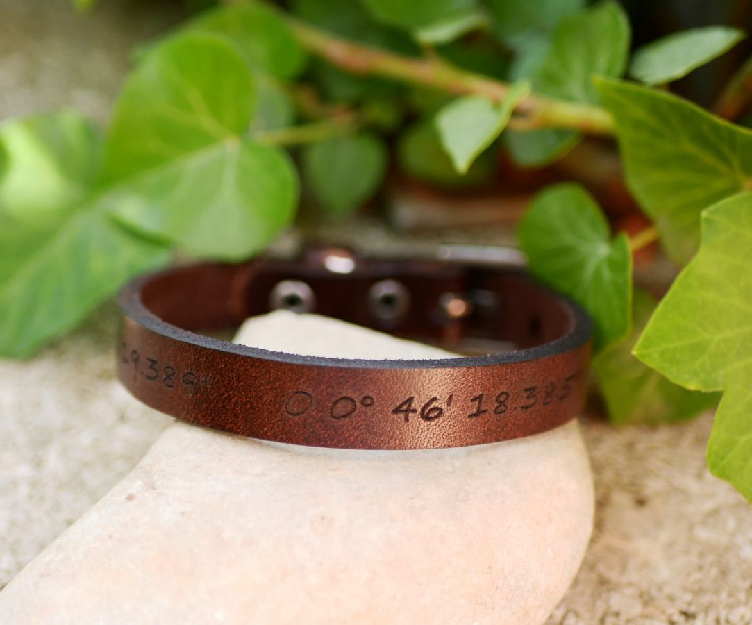 Men's bracelet engraved leather dark brown silver buckle to customize