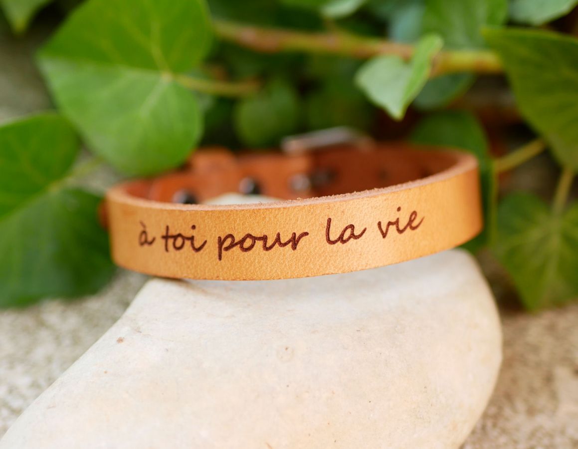 Natural leather bracelet engraved to personalize 