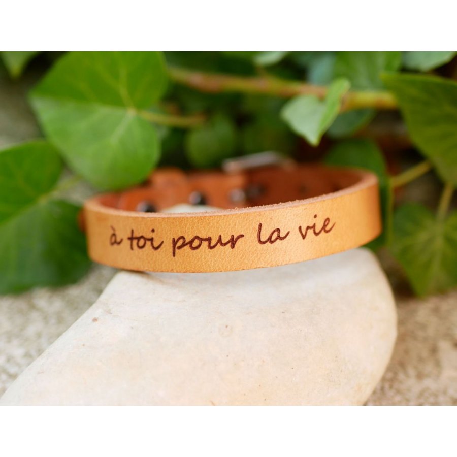 Natural leather bracelet engraved to personalize 