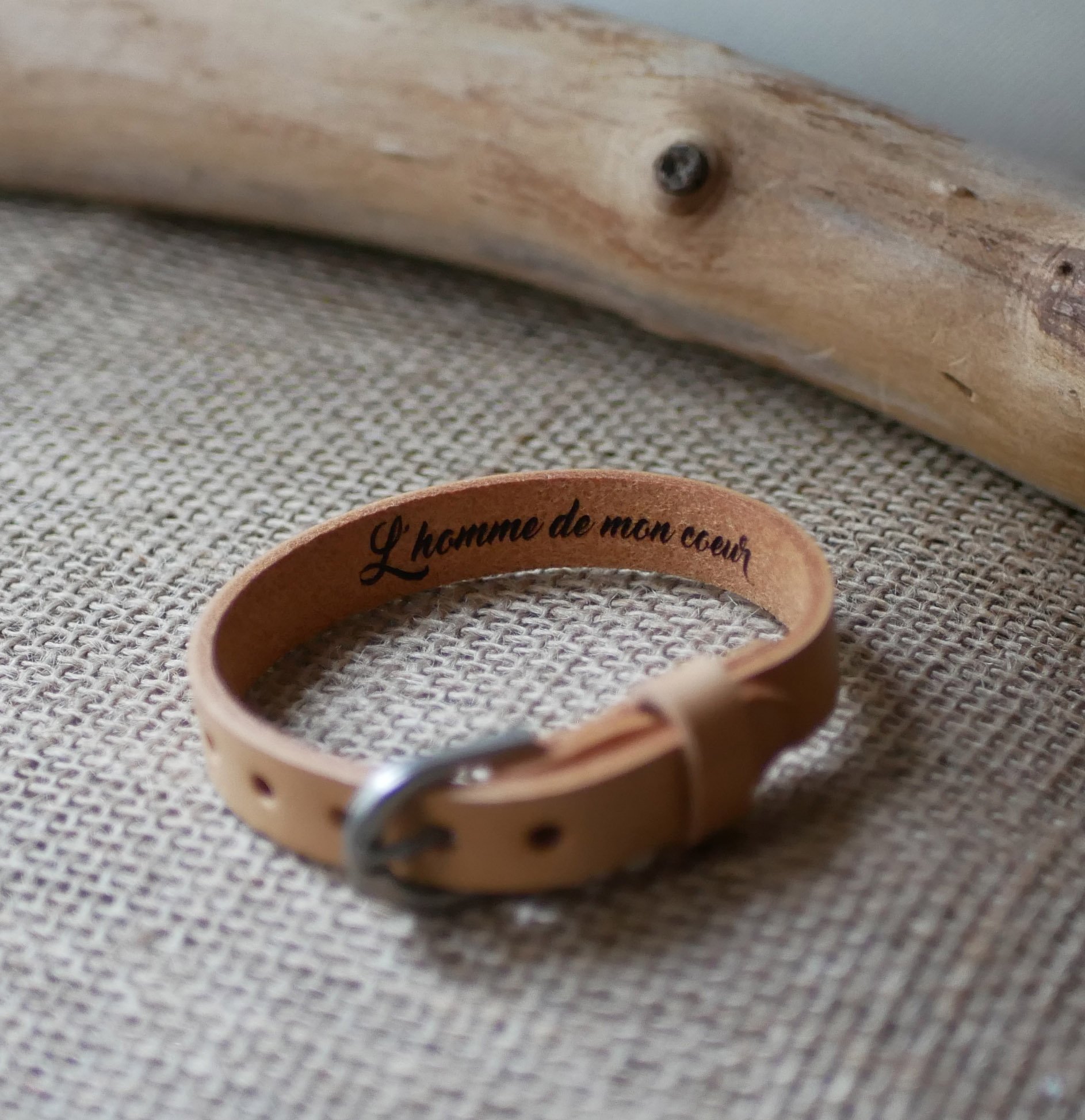 Natural leather bracelet engraved to personalize 