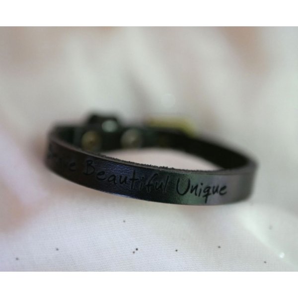 Men's bracelet in engraved black leather, customizable