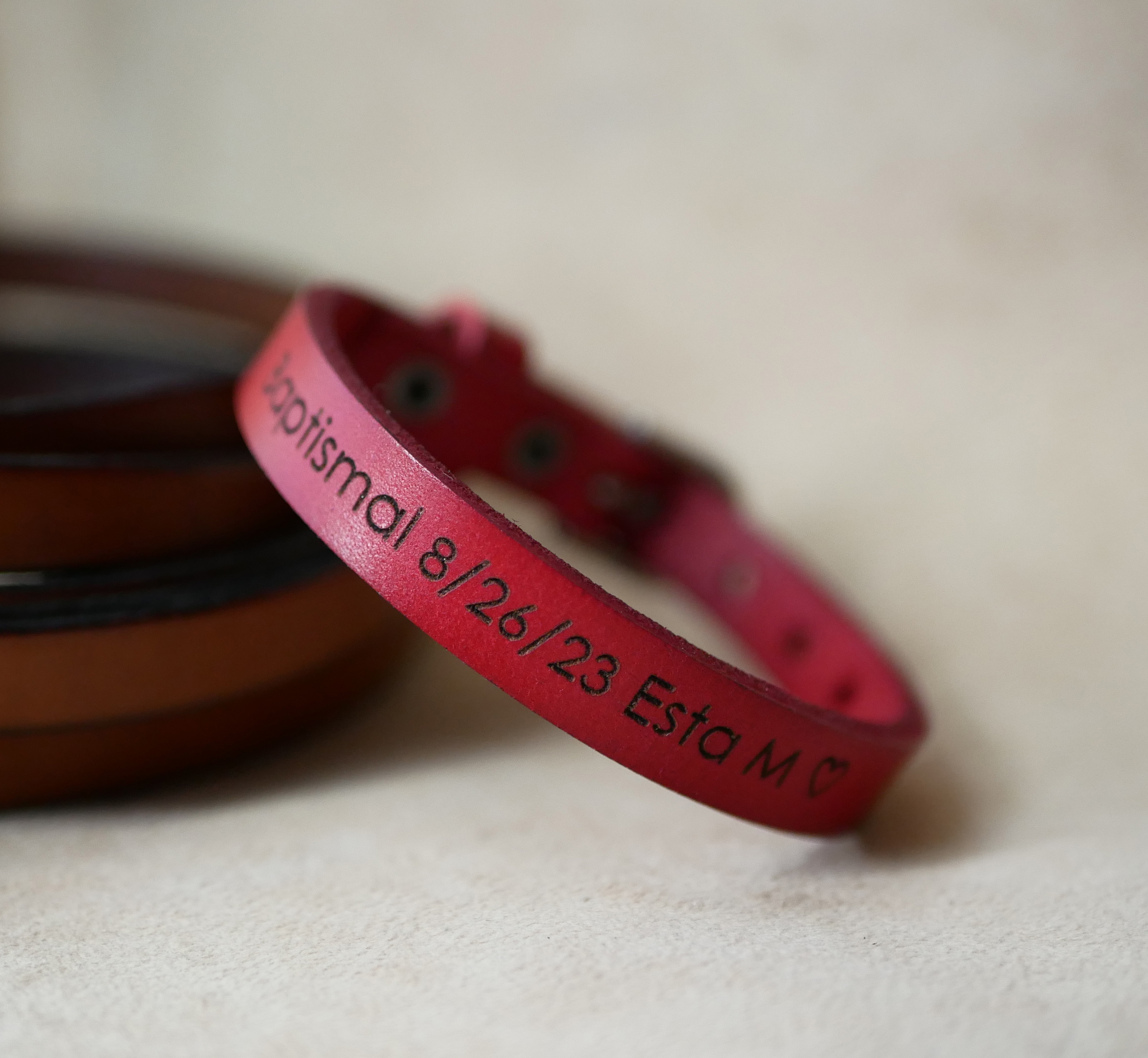 Red leather bracelet for men to be personalized by engraving