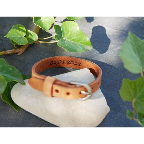 Natural leather bracelet engraved to personalize 