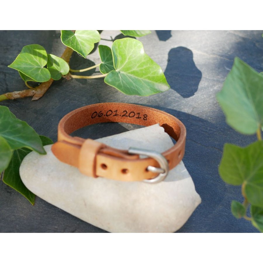 Natural leather bracelet engraved to personalize 