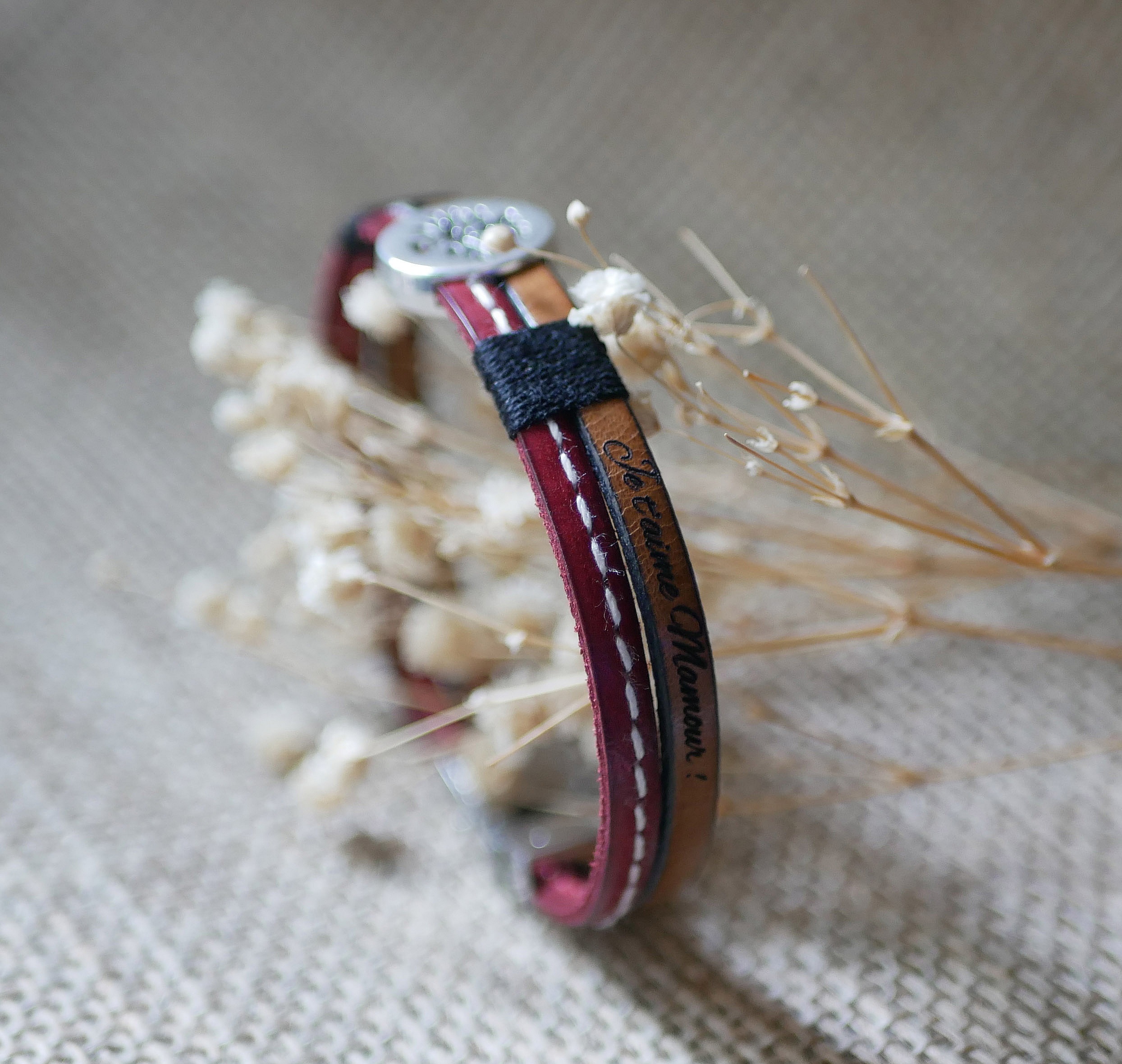 Bracelet homme en cuir rouge personnalisé avec motif Arbre vie.