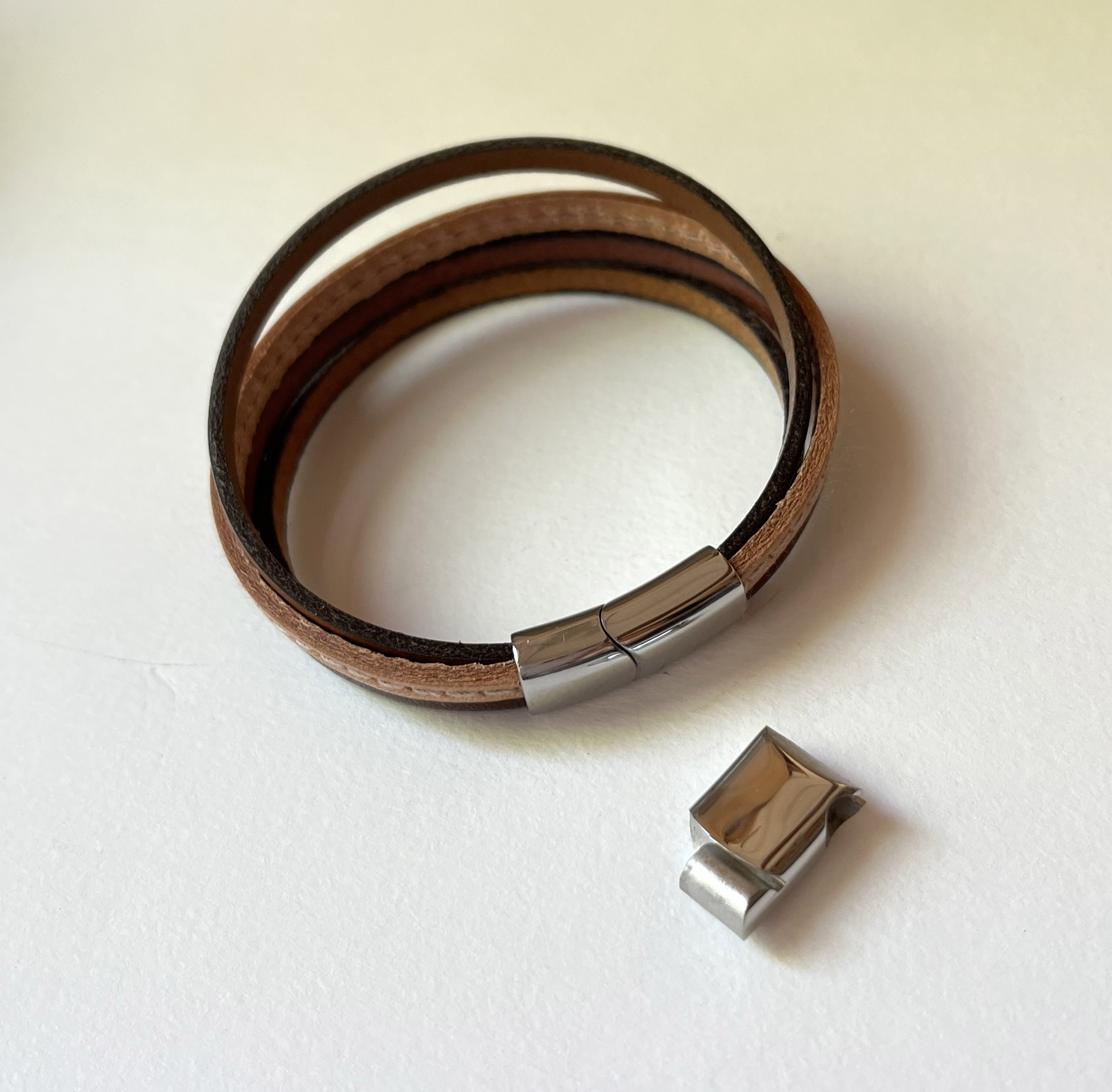 Bracelet manchette ajustable multi cuirs Marrons clairs pour homme 