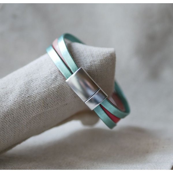 Leather cuff bracelet with hearts to personalize 