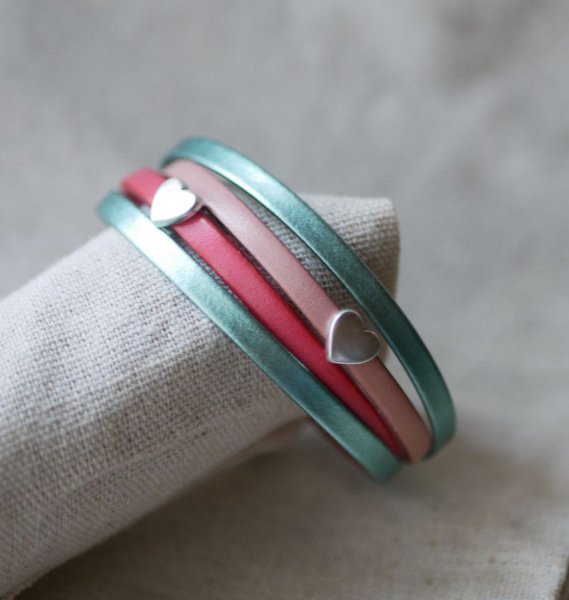 Leather cuff bracelet with hearts to personalize 