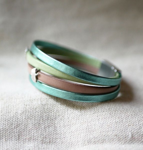 Leather cuff bracelet Ginkgo decoration to personalize 