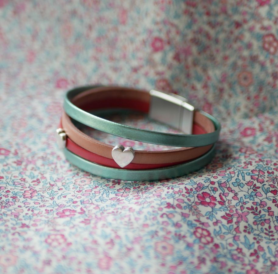 Leather cuff bracelet with hearts to personalize 