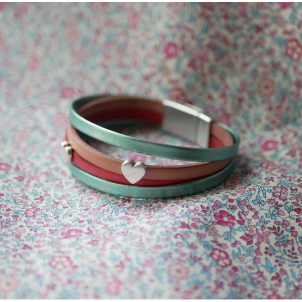 Leather cuff bracelet with hearts to personalize 