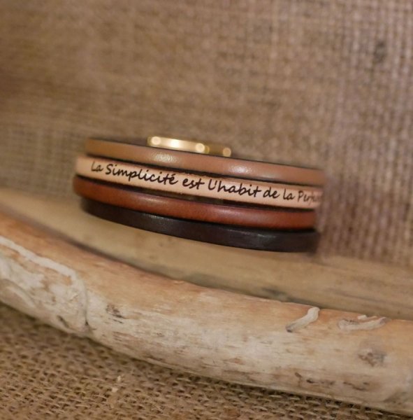 Bracelet manchette multi cuir personnalisable avec message grav&eacute;