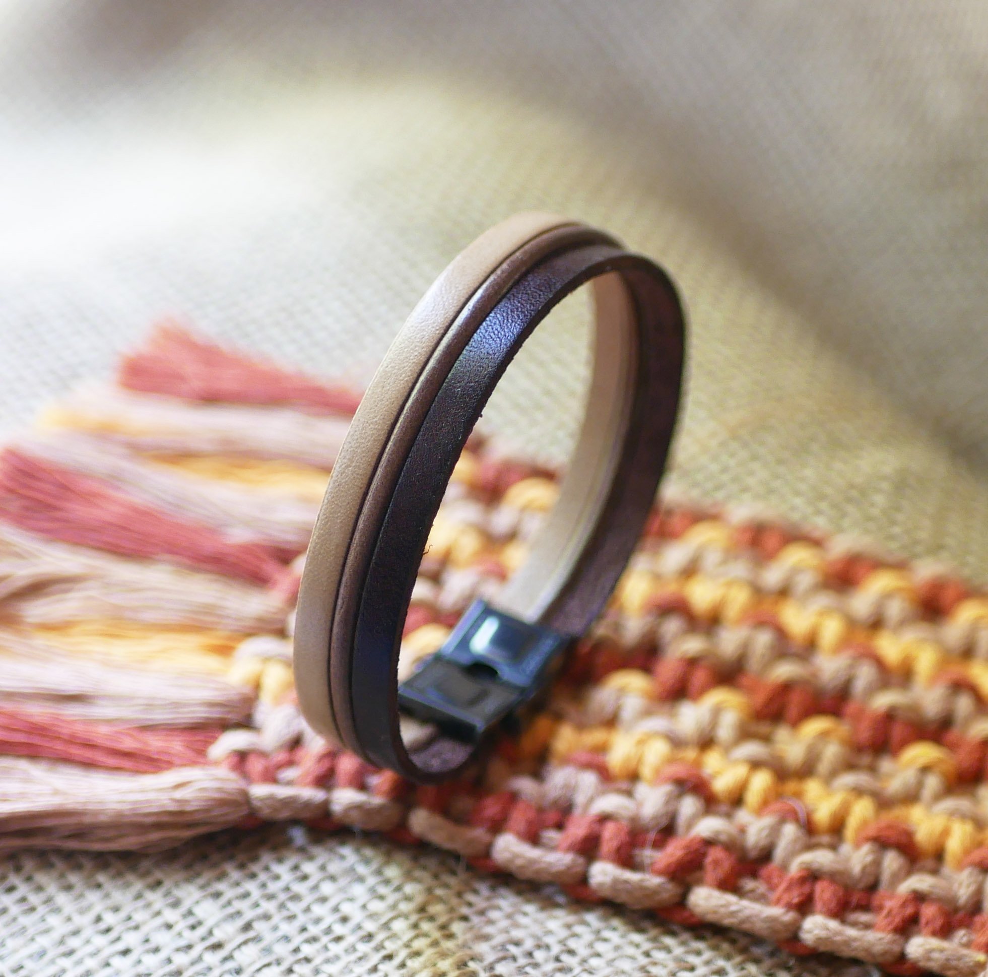 Vintage brown leather cuff bracelet for men customizable by engraving 