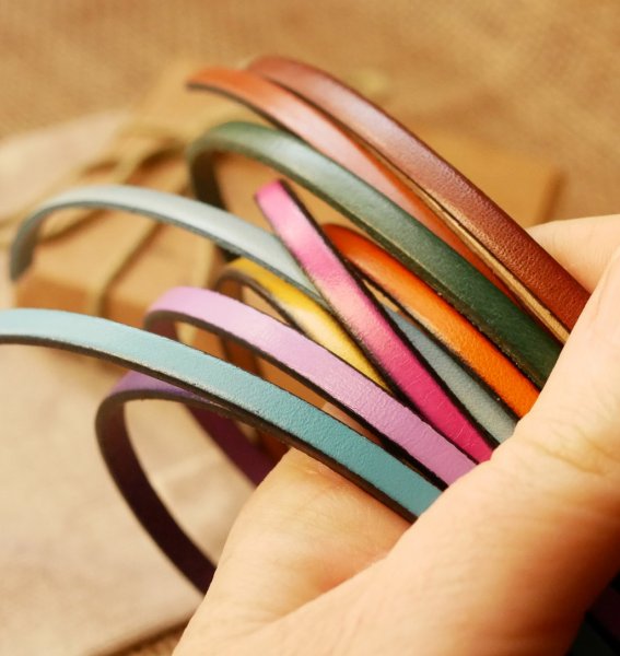 Cuff bracelet in a choice of 4 leathers