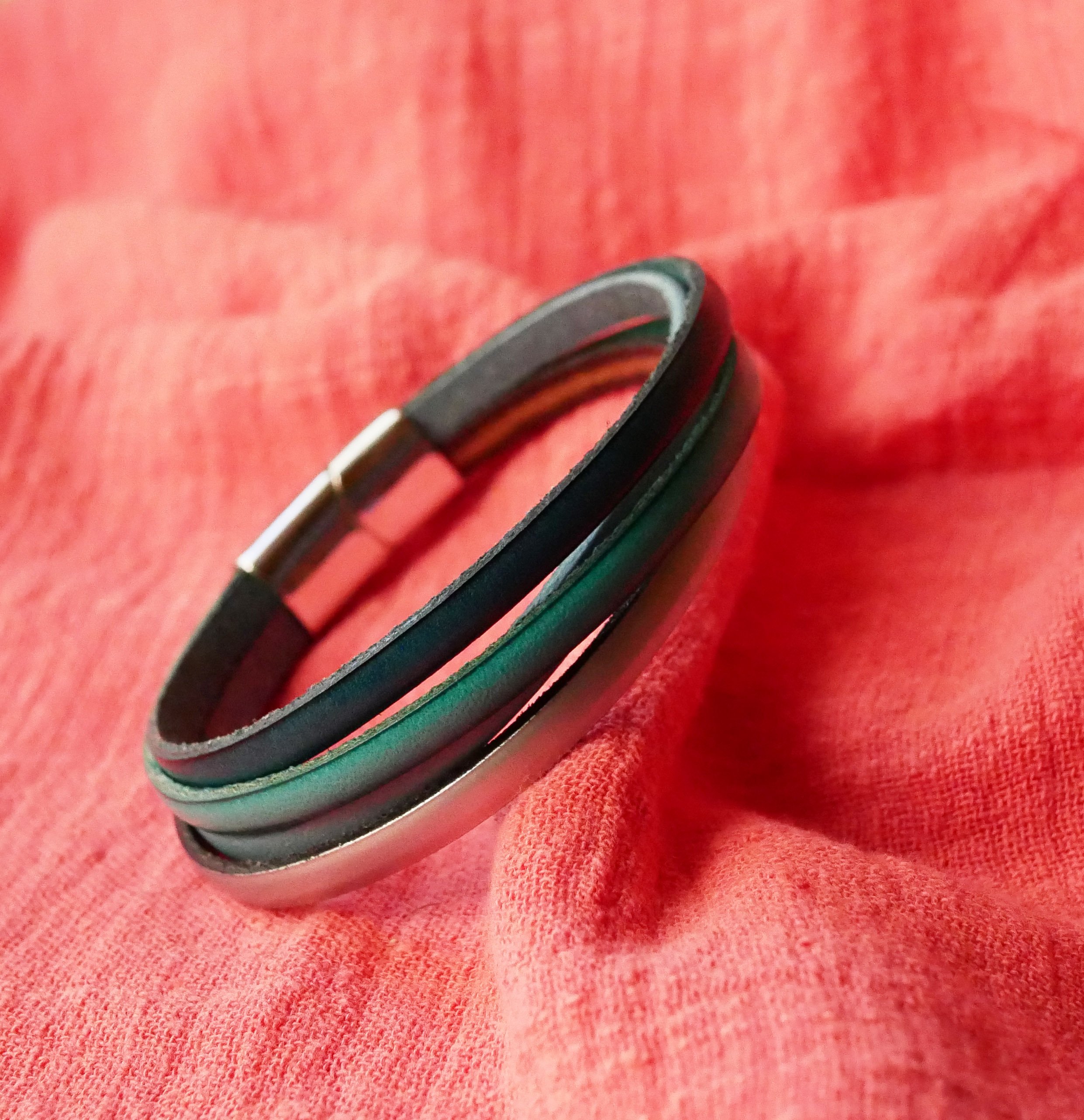 Cuff bracelet in a choice of 4 leathers