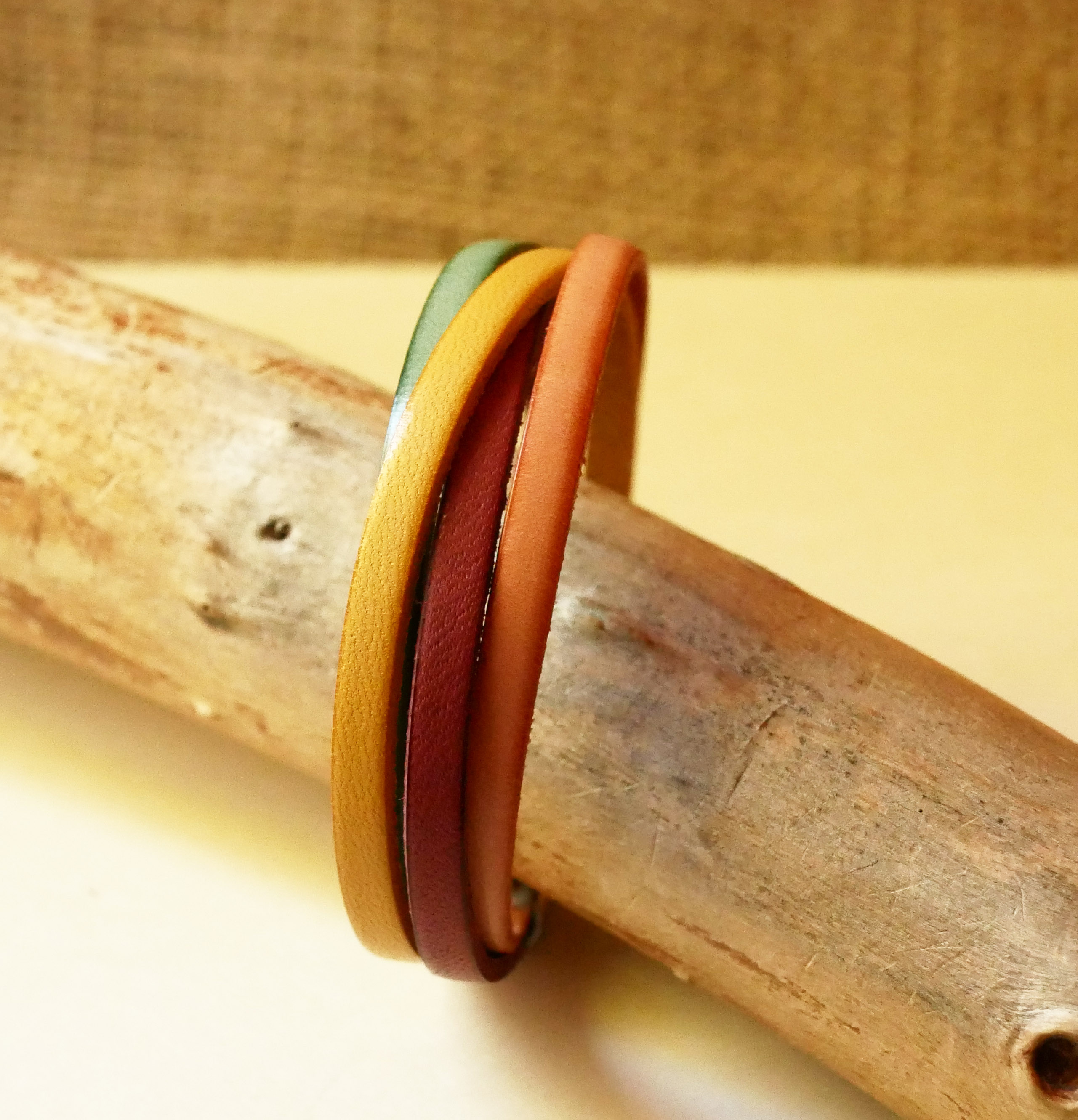 Women's cuff bracelet in 4 pastel-colored leathers