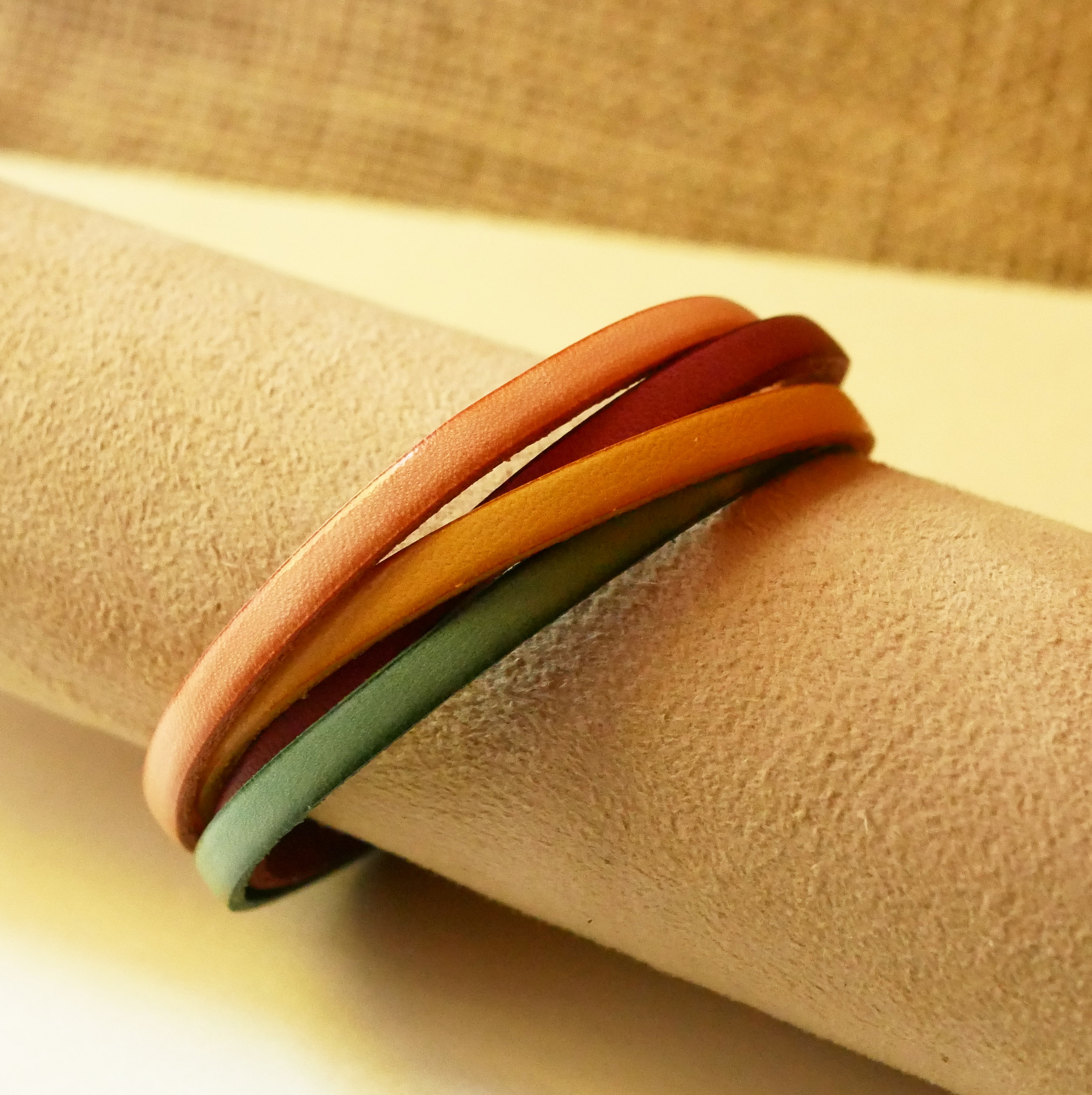 Women's cuff bracelet in 4 pastel-colored leathers