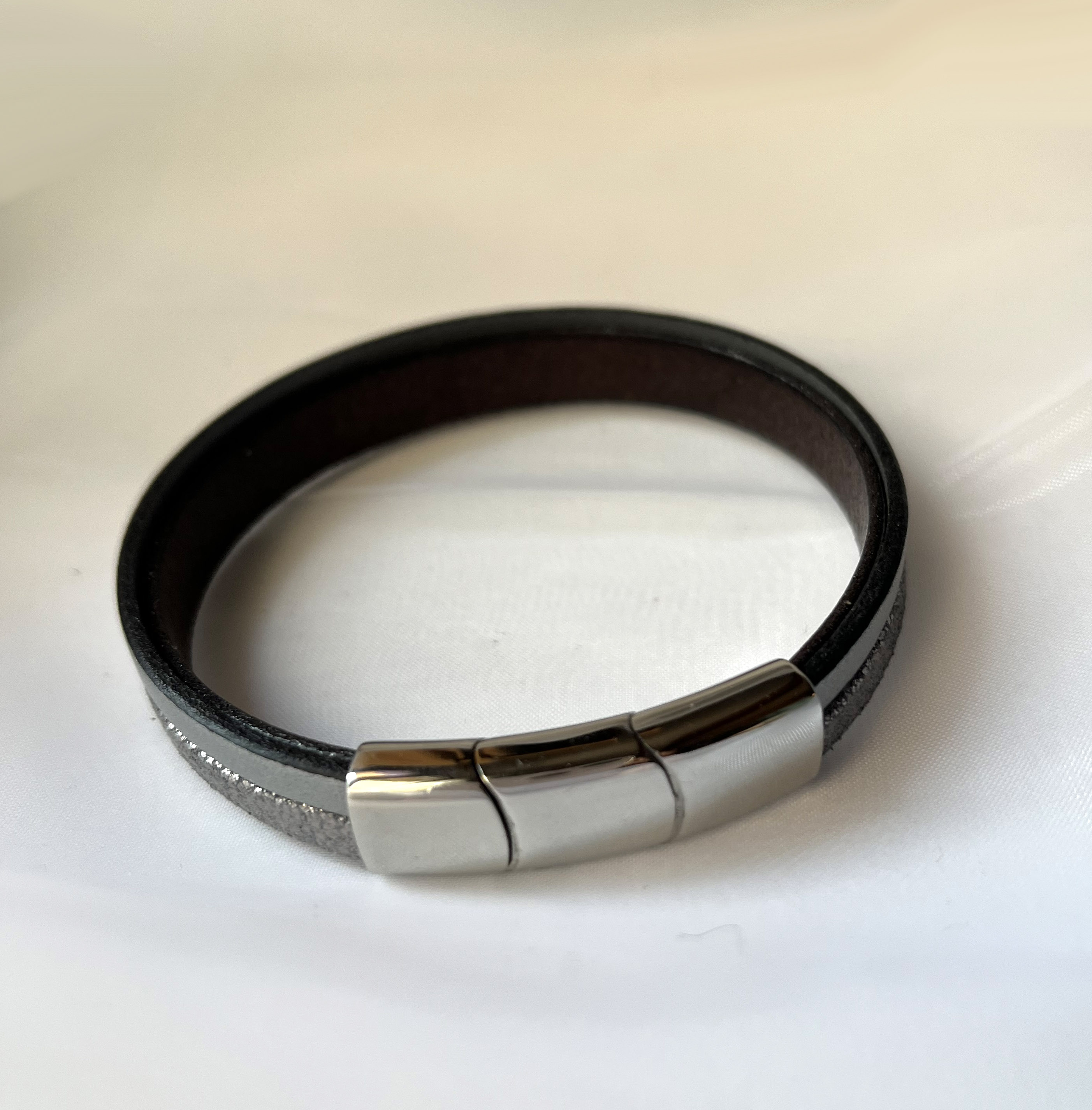 Bracelet manchette femme aux 3 cuirs argenté et gris fermoir à extension