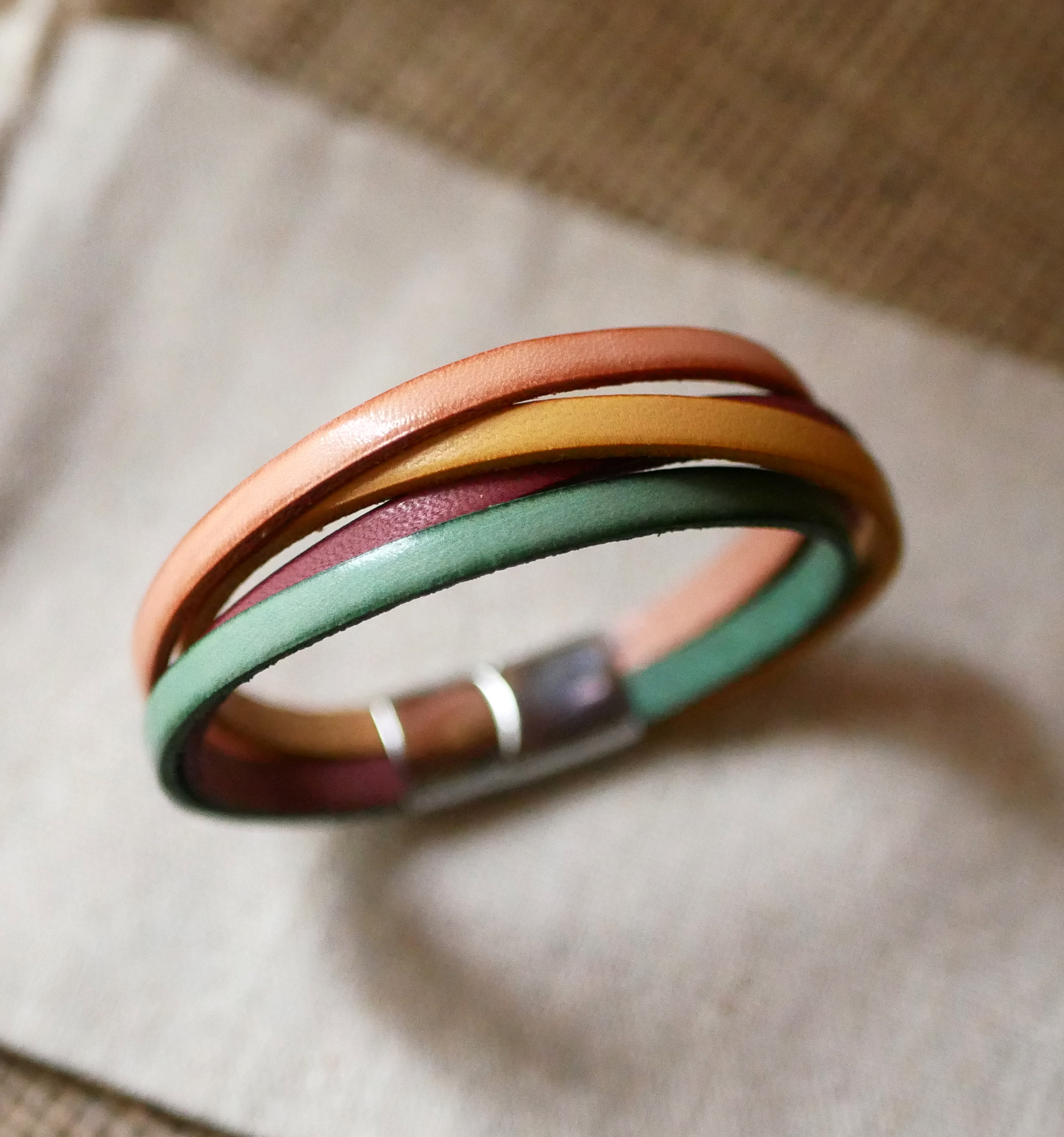 Women's cuff bracelet in 4 pastel-colored leathers