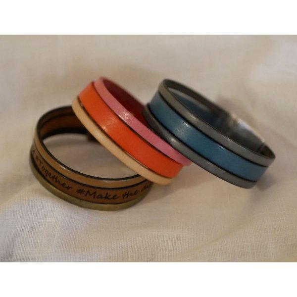 Cuff bracelet to personalize leather colors and engraved message