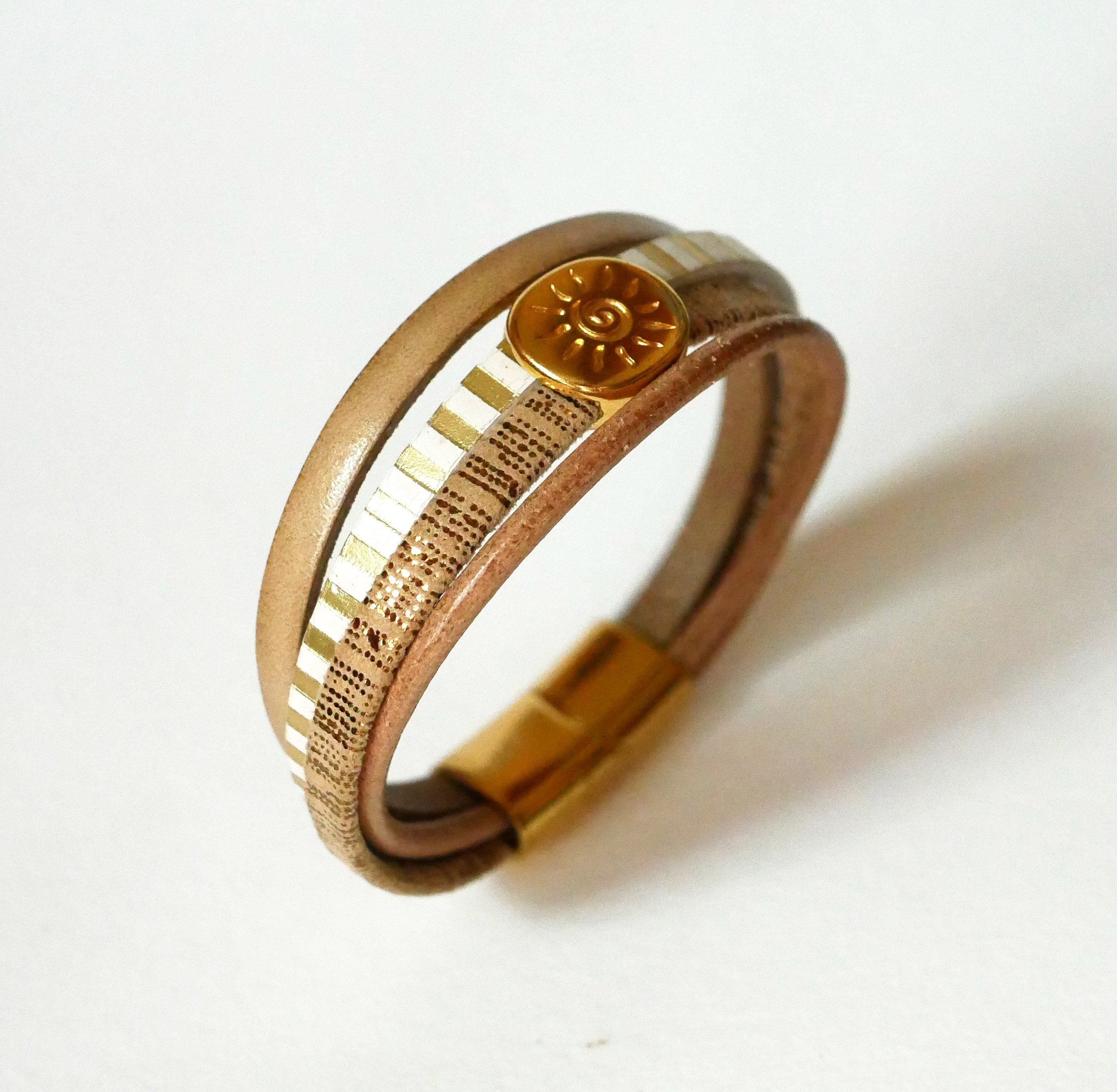 Multi-link leather cuff bracelet with gold sunburst loop
