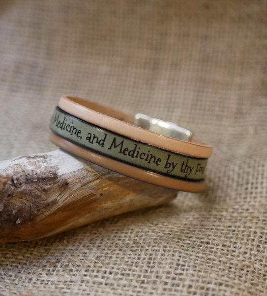 Cuff bracelet to personalize leather colors and engraved message