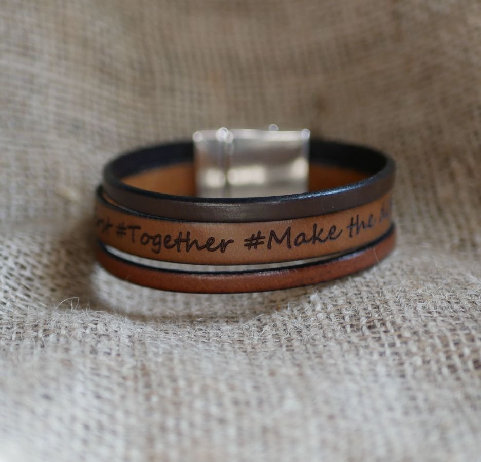 Cuff bracelet to personalize leather colors and engraved message