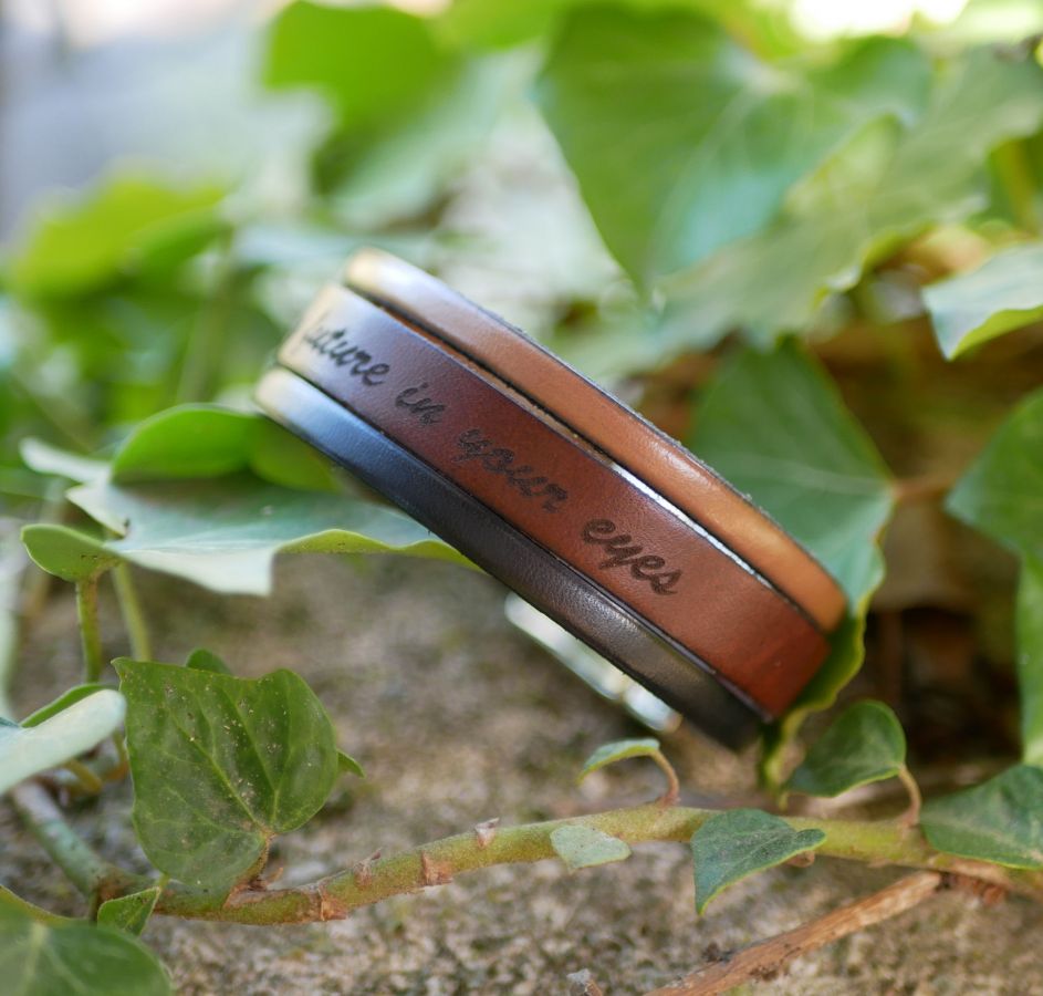 Cuff bracelet to personalize leather colors and engraved message