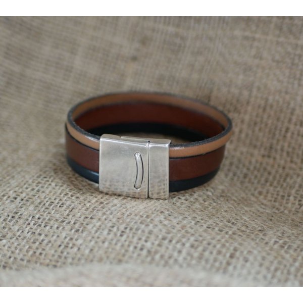 Cuff bracelet to personalize leather colors and engraved message