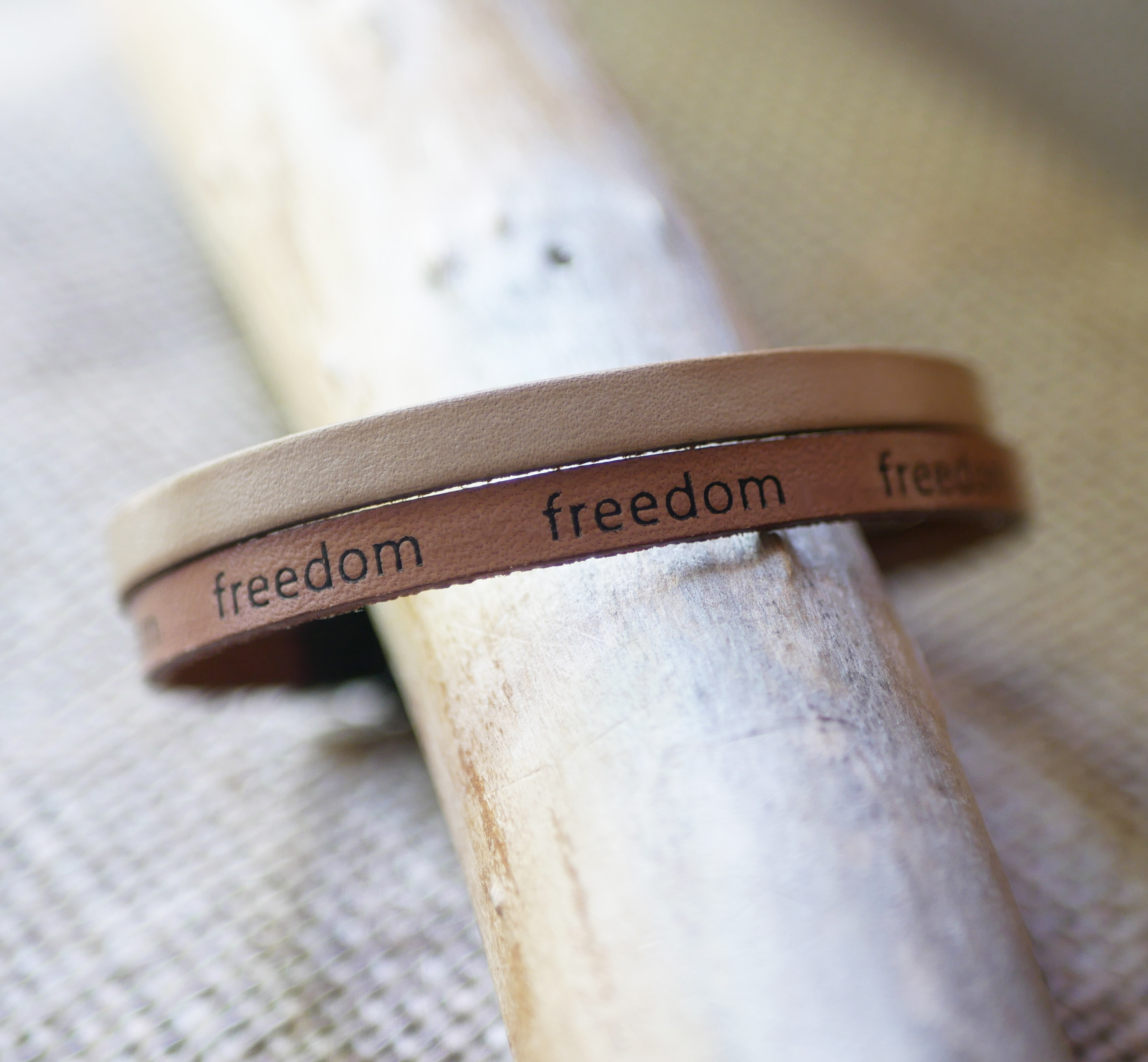 Mixed two-leather bracelet natural beige Freedom engraving to personalize