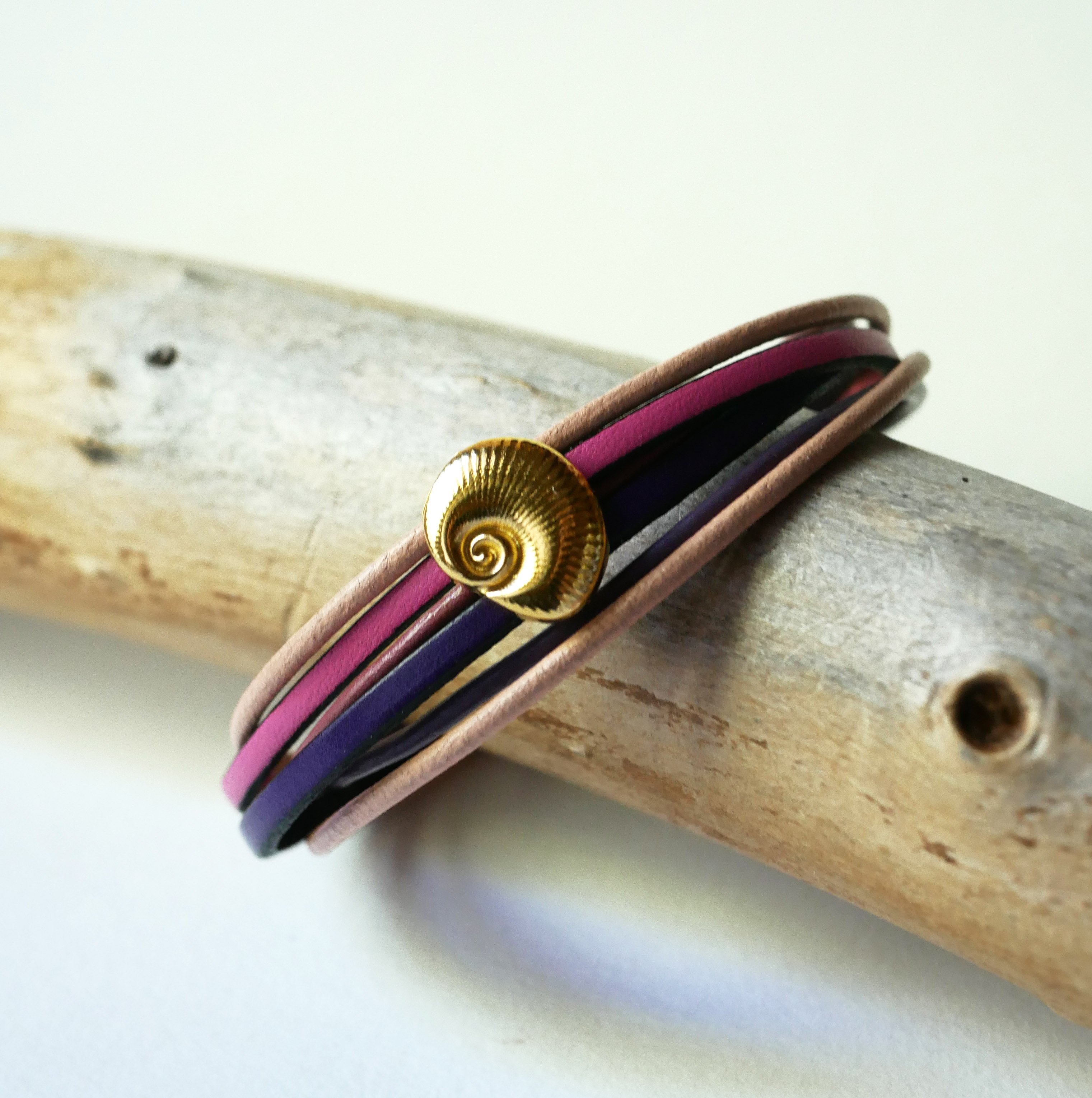 Multi-link bracelet in peach and mauve leathers with gold shell decoration