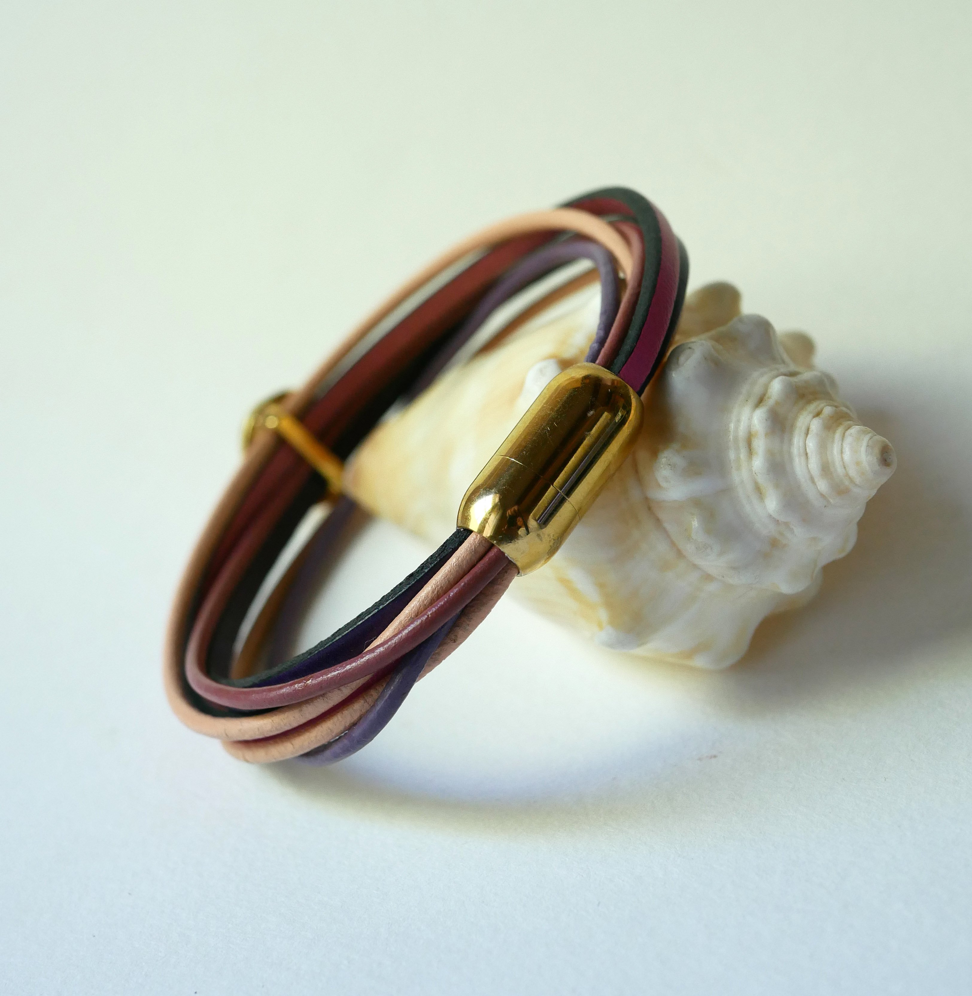Multi-link bracelet in peach and mauve leathers with gold shell decoration