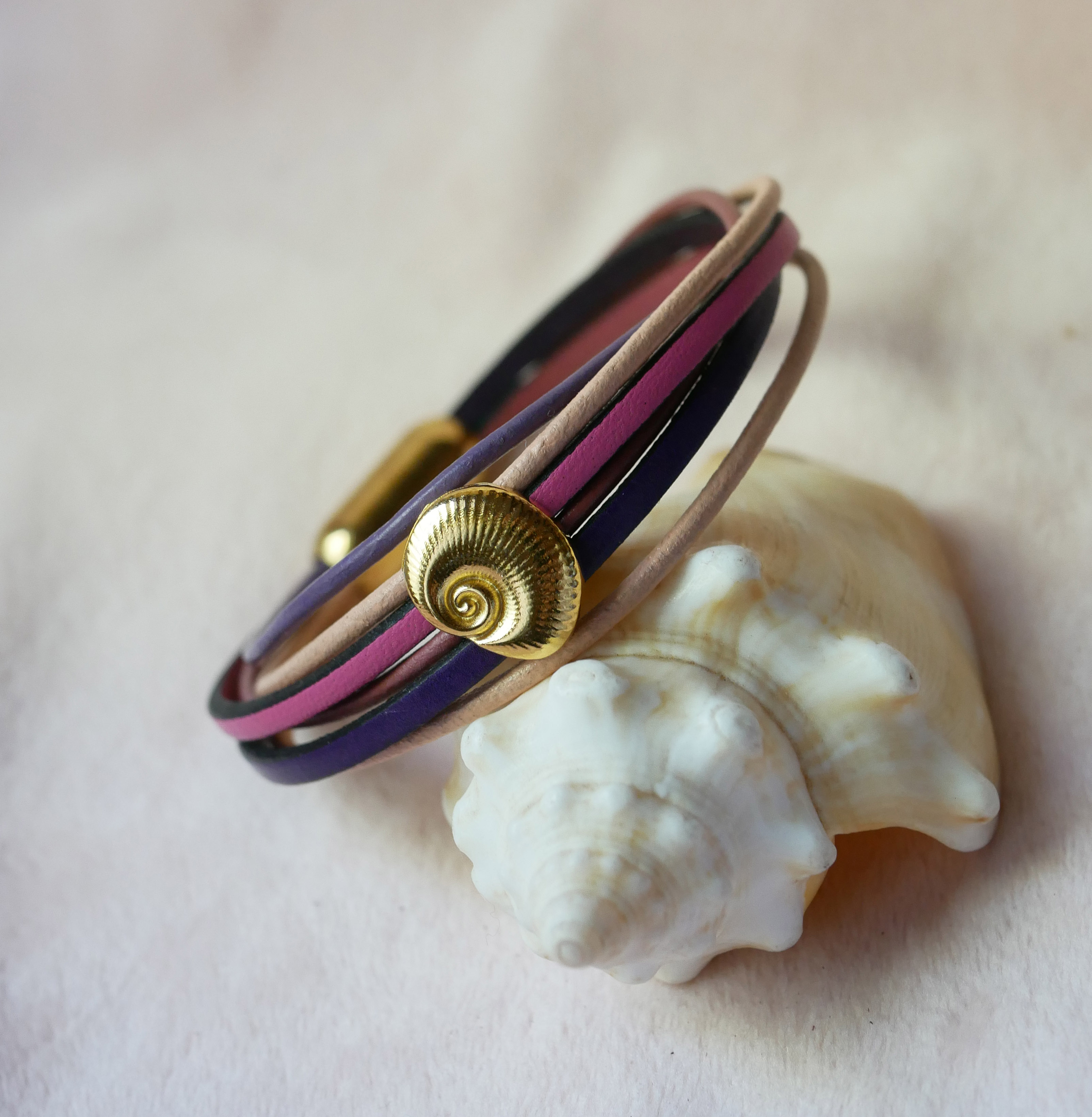 Multi-link bracelet in peach and mauve leathers with gold shell decoration