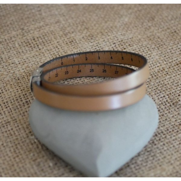 Customizable double-turn engraved leather tape measure bracelet 