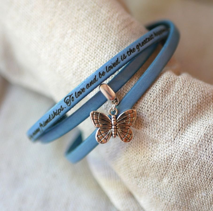 Bracelet with a 3-lap leather pendant, customizable by engraving