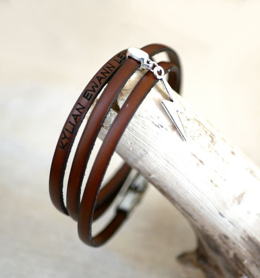 Bracelet with a 3-lap leather pendant, customizable by engraving