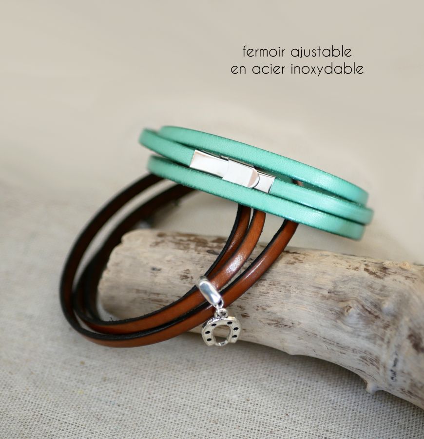 Bracelet with a 3-lap leather pendant, customizable by engraving