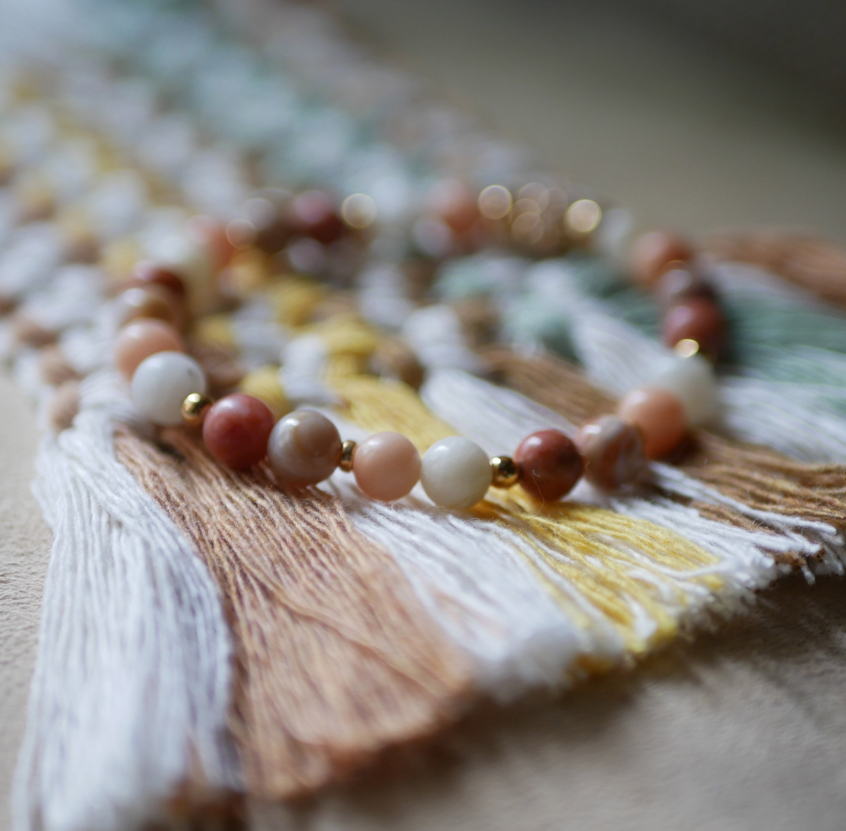 Bracelet with pink and white Aventurine natural stone beads and golden pearls