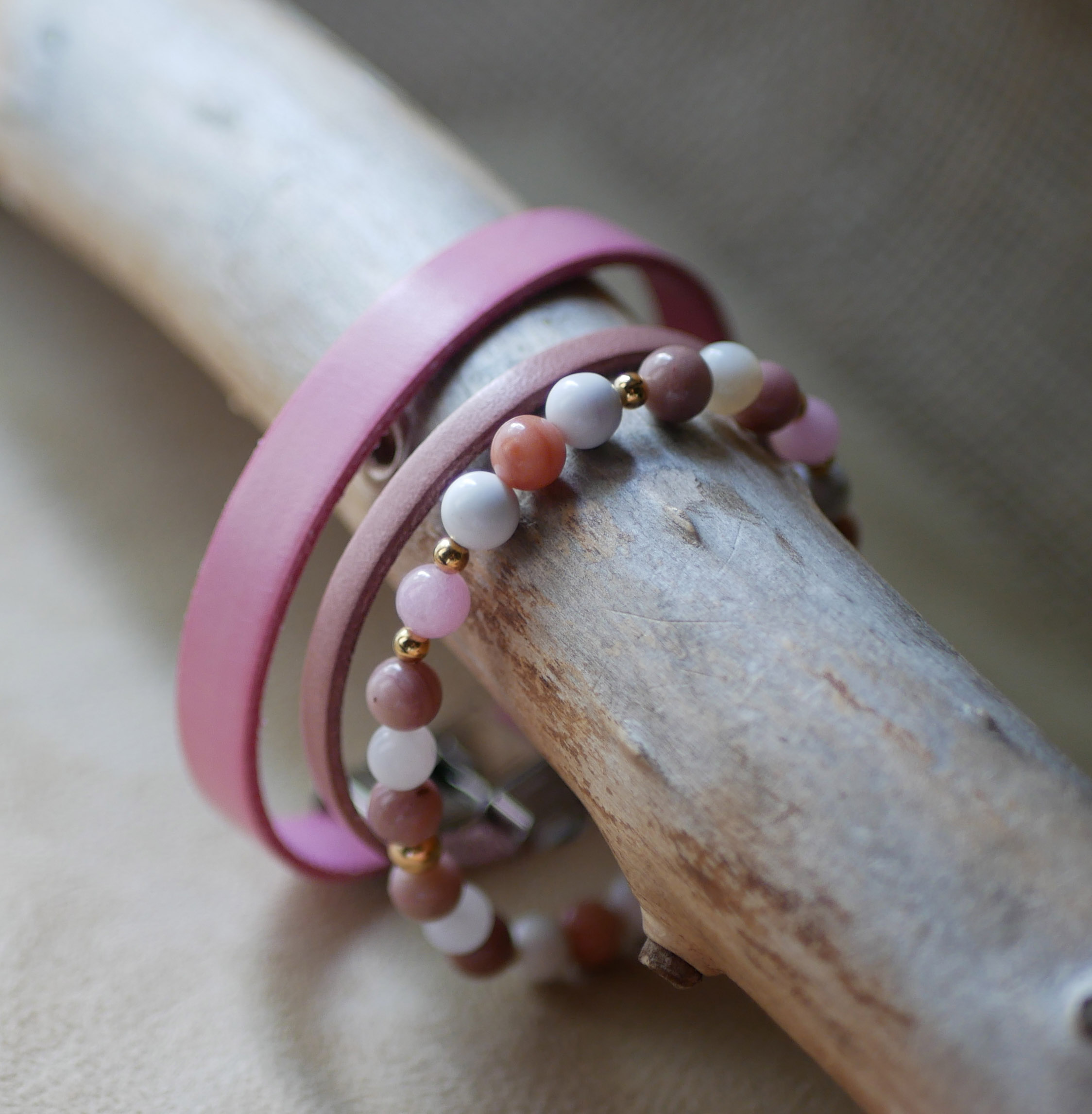 Howlite and Rhodonite natural stone bracelet with gold beads