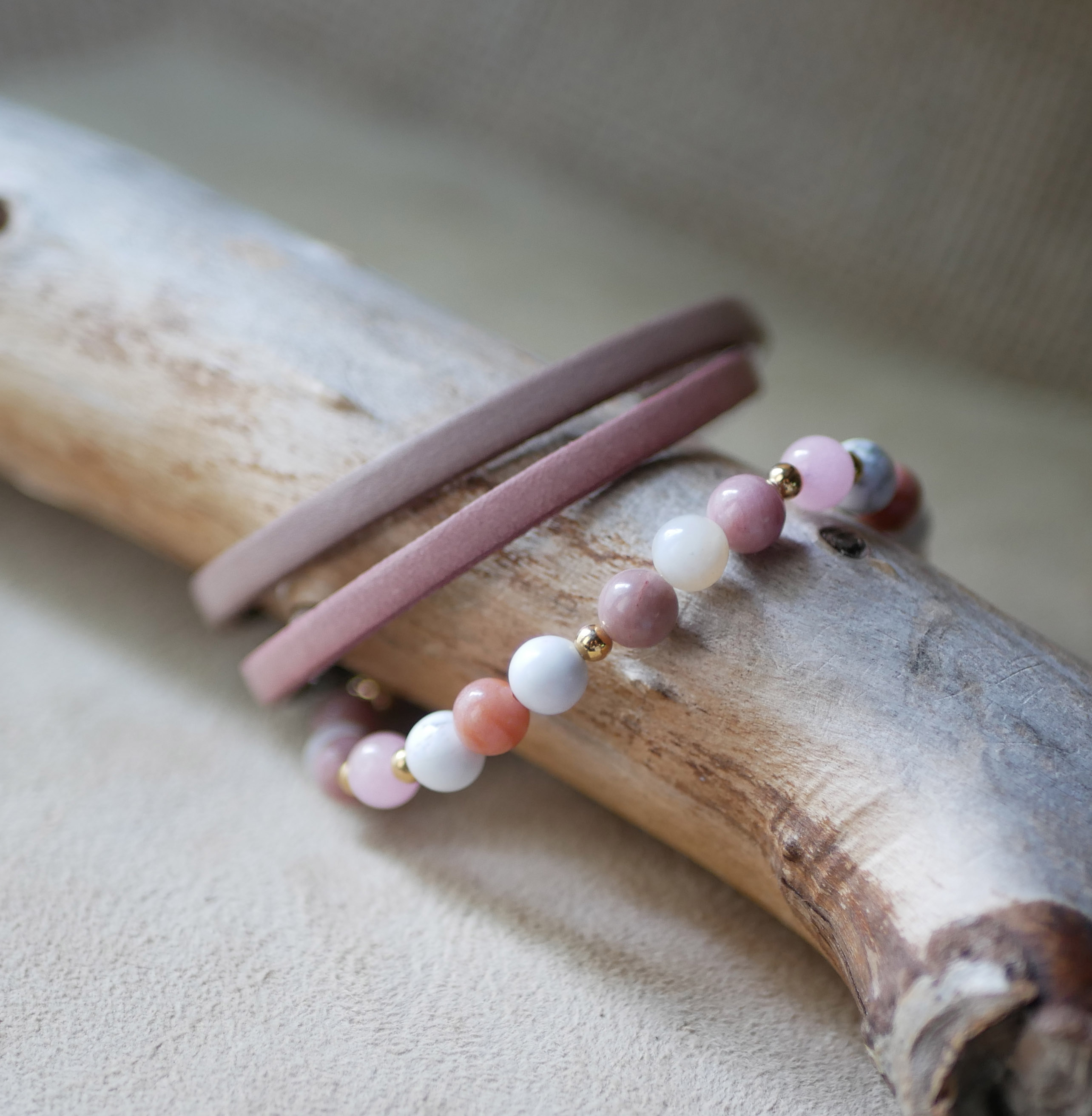 Howlite and Rhodonite natural stone bracelet with gold beads