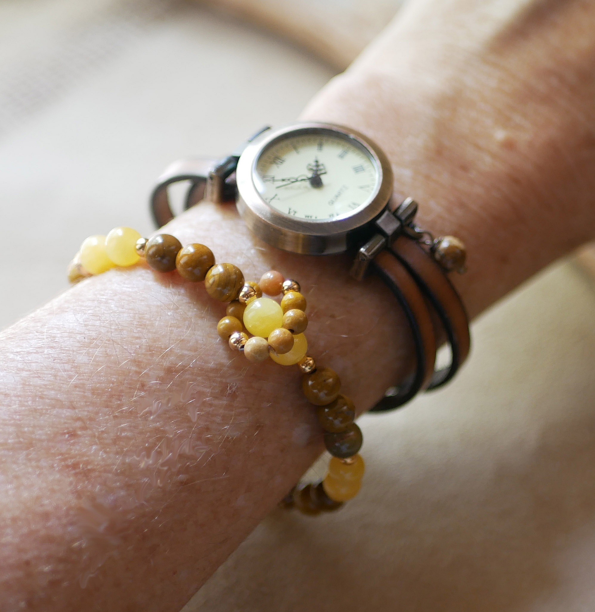 Yellow jade and moka&iuml;te natural stone beads bracelet with mini beads ring