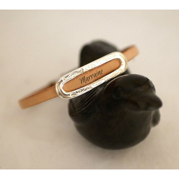 Bracelet with personalized name by engraving on leather 