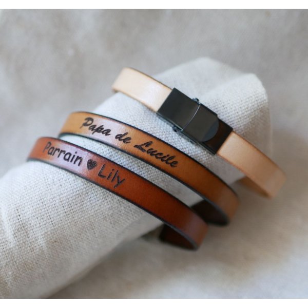 Adjustable leather bracelet with black clasp to personalize by engraving 