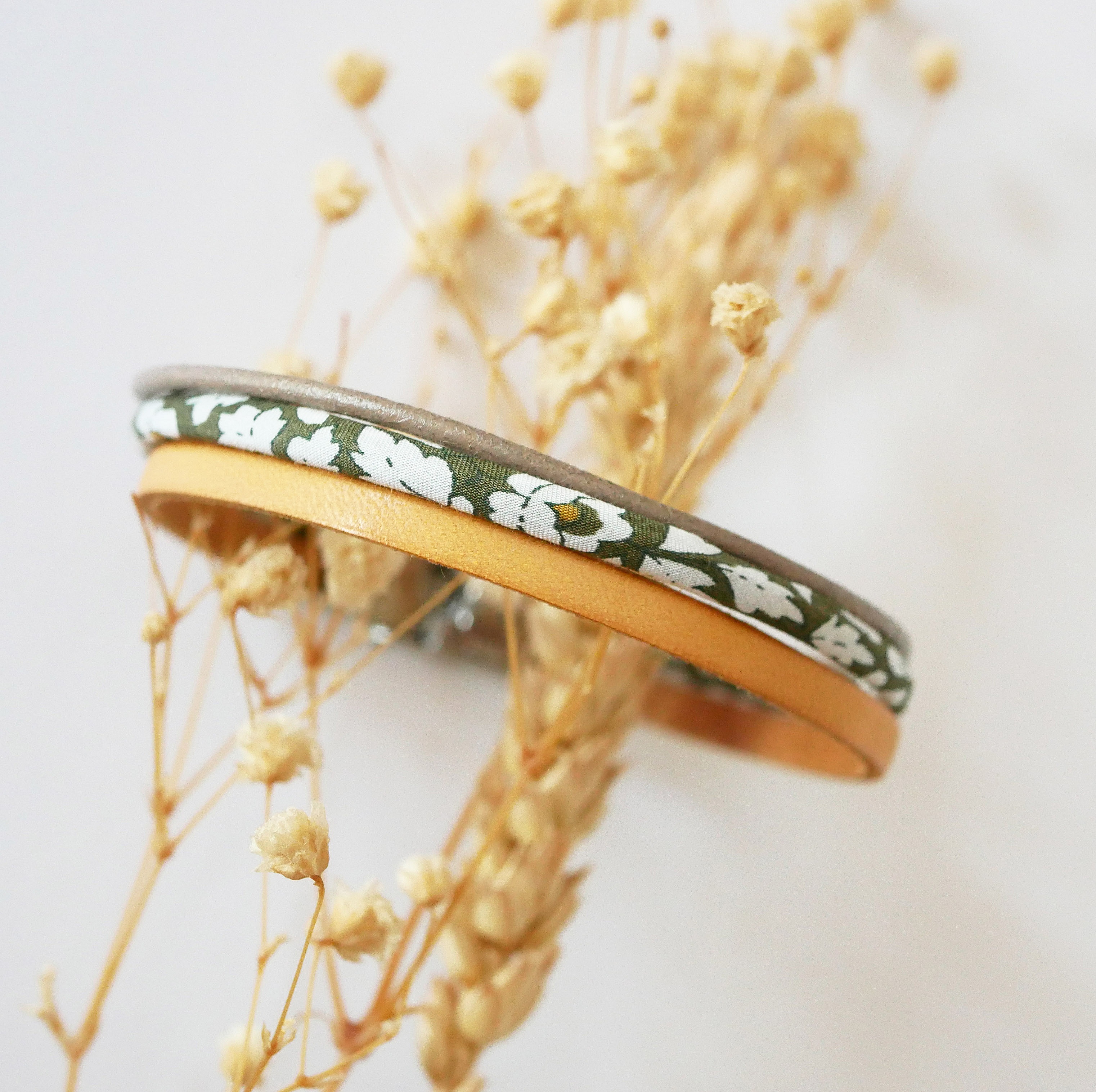 Trio de cuirs et cordon Liberty kakis flowers bracelet