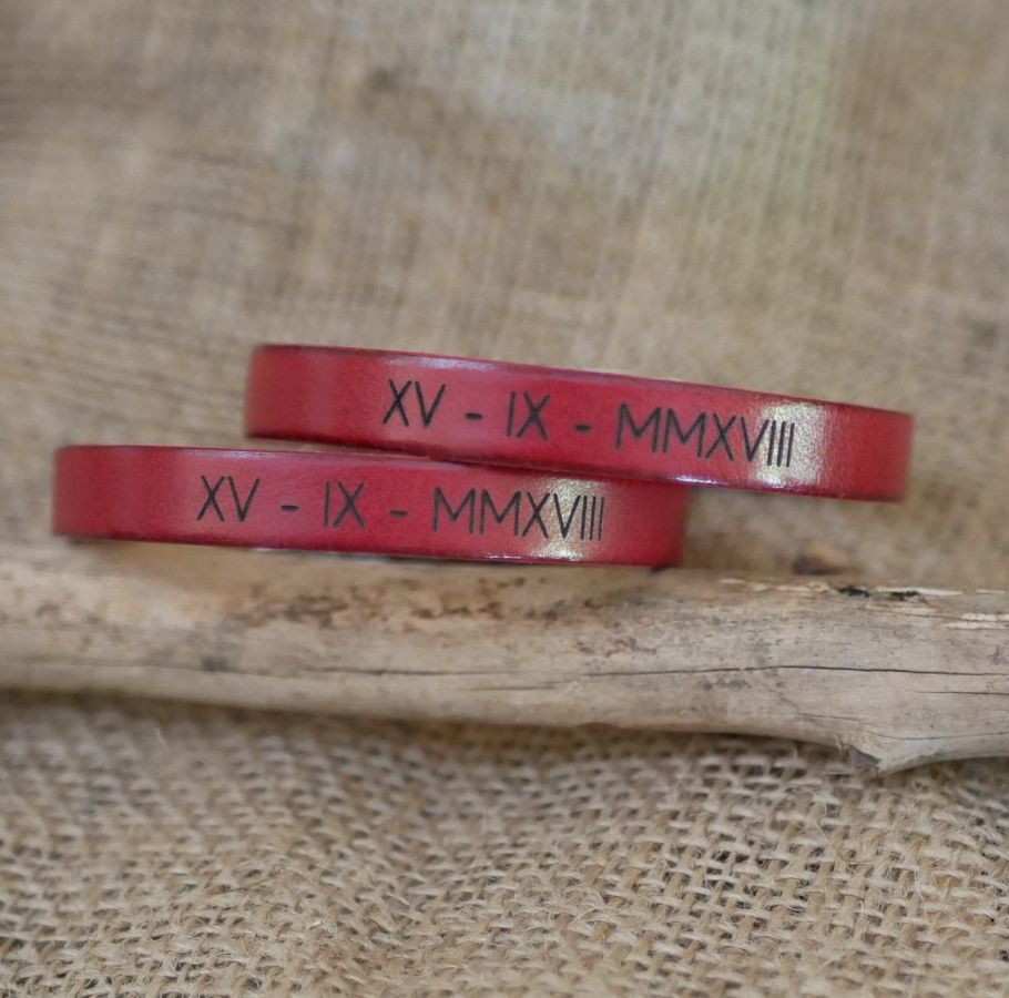 Engraved gift for couples: 2 personalized leather bracelets by engraving 