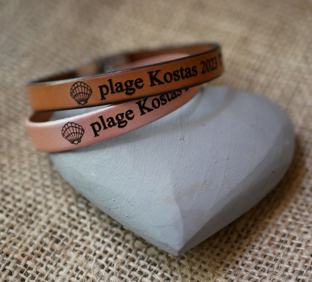 Engraved gift for couples: 2 personalized leather bracelets by engraving 