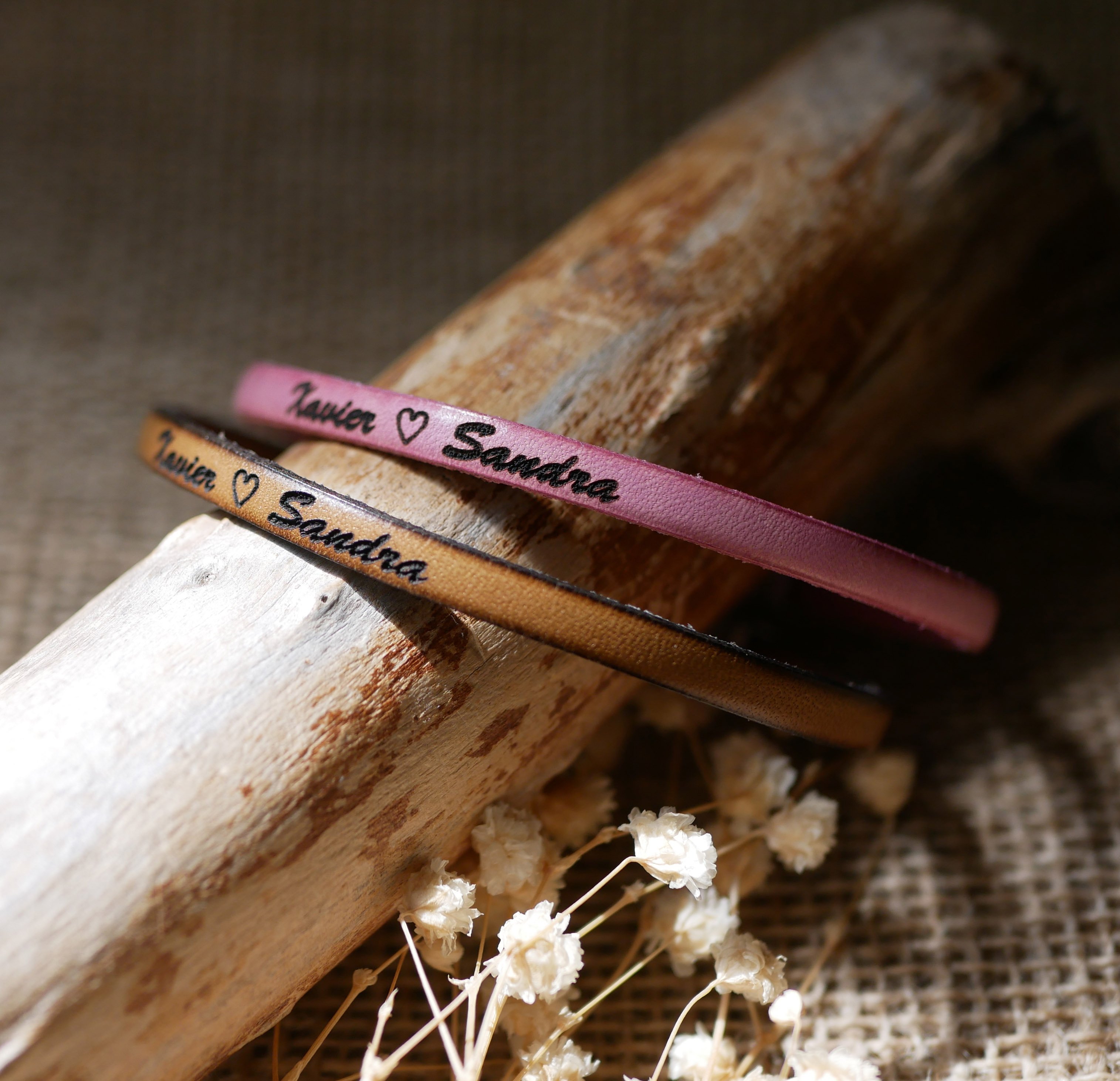 Gift bracelets for couples in leather, both personalized with the same engraving 