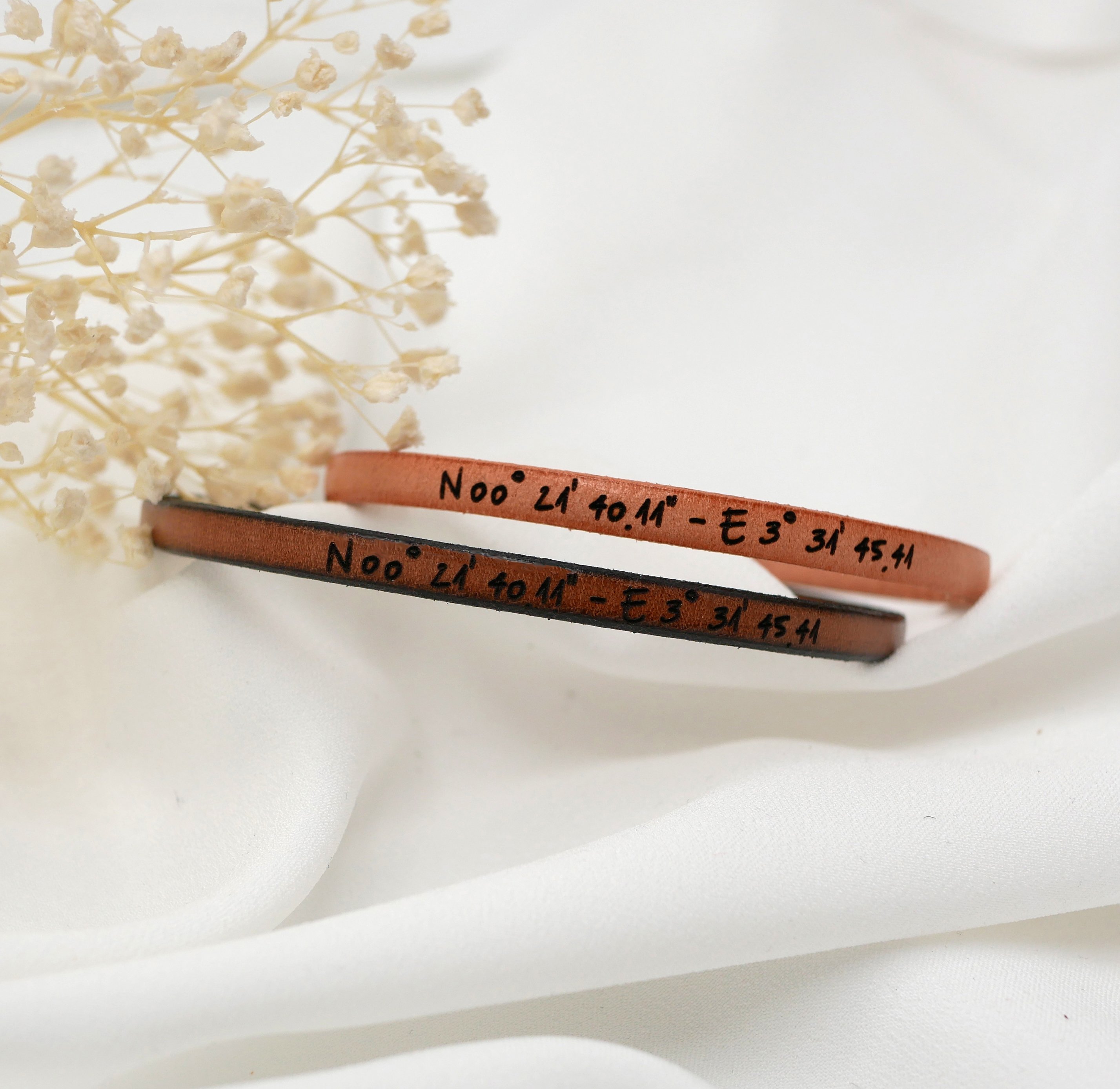 Gift bracelets for couples in leather, both personalized with the same engraving 